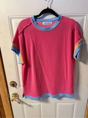 mod boutique Pink Short-Sleeve Ribbed Tee with Blue & Yellow Trim Size Large